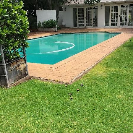 The Hertford Country Hotel Johannesburg Exteriör bild