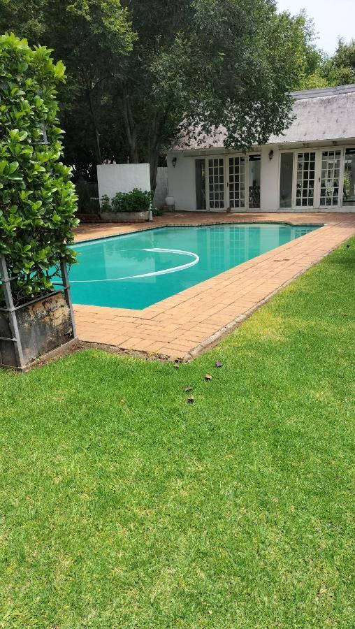 The Hertford Country Hotel Johannesburg Exteriör bild