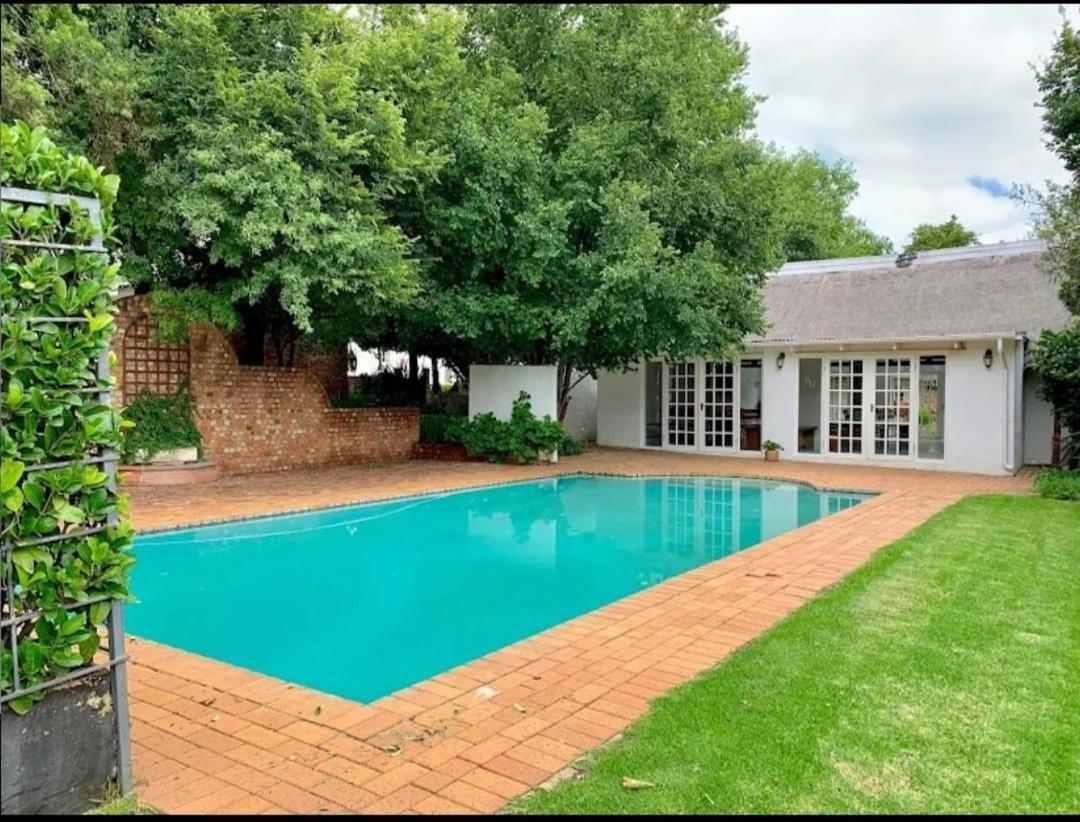 The Hertford Country Hotel Johannesburg Exteriör bild