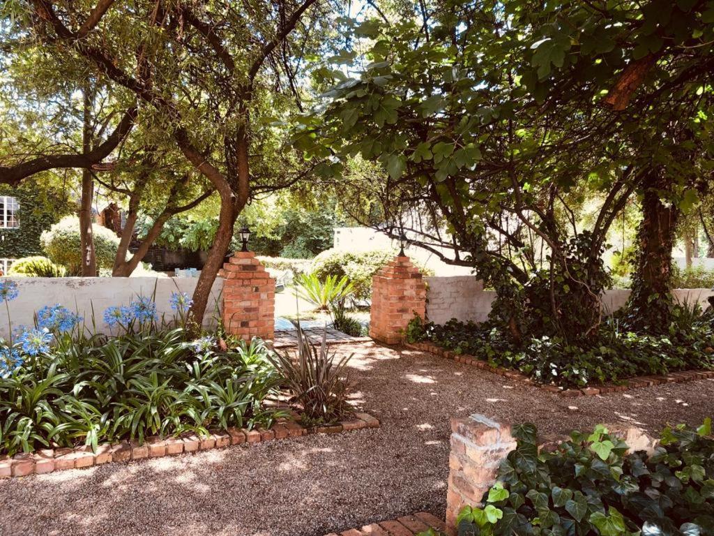 The Hertford Country Hotel Johannesburg Exteriör bild